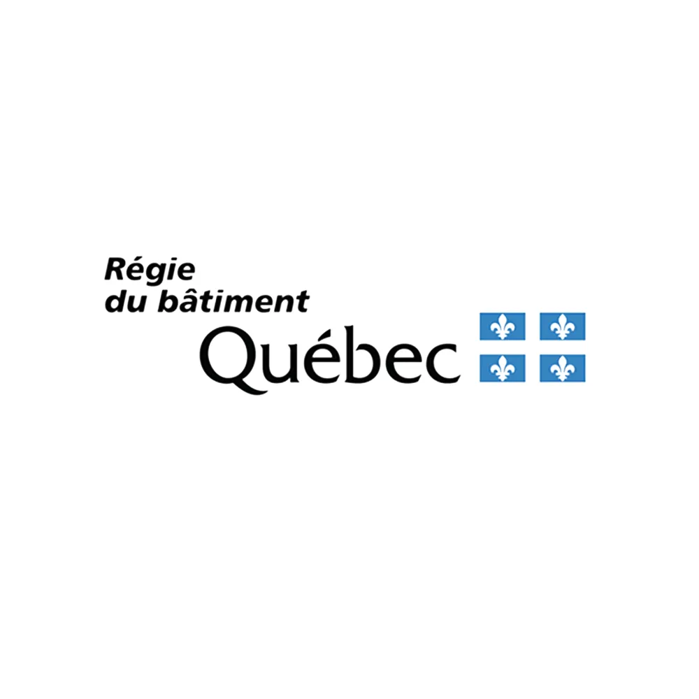 Logo officiel de la Régie du bâtiment du Québec, avec texte noir et symboles bleus de la fleur de lys.